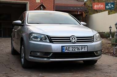 Седан Volkswagen Passat 2011 в Харкові