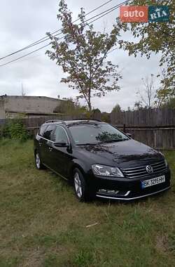 Універсал Volkswagen Passat 2011 в Рокитному