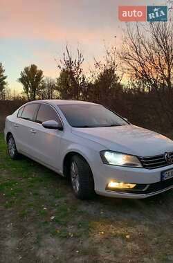 Седан Volkswagen Passat 2011 в Каменке