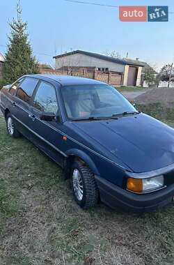 Седан Volkswagen Passat 1991 в Сарнах