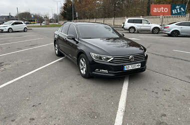 Седан Volkswagen Passat 2015 в Виннице