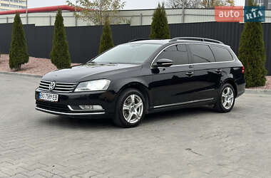 Універсал Volkswagen Passat 2011 в Тернополі