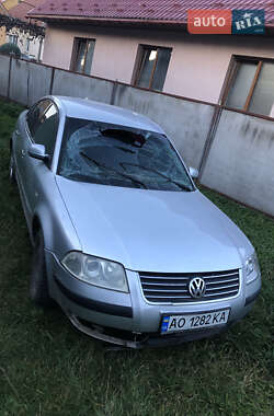 Седан Volkswagen Passat 2003 в Іршаві