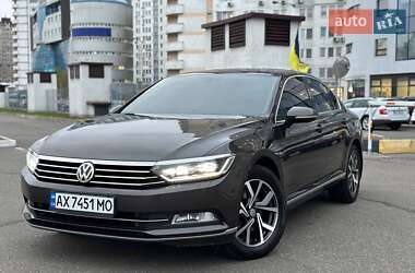 Седан Volkswagen Passat 2015 в Киеве