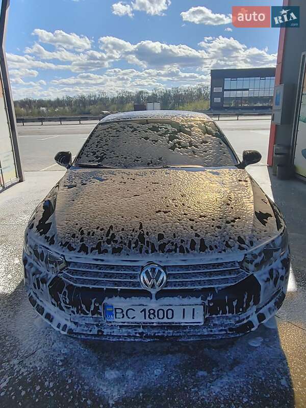 Седан Volkswagen Passat 2016 в Шептицькому