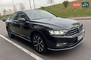 Седан Volkswagen Passat 2022 в Киеве