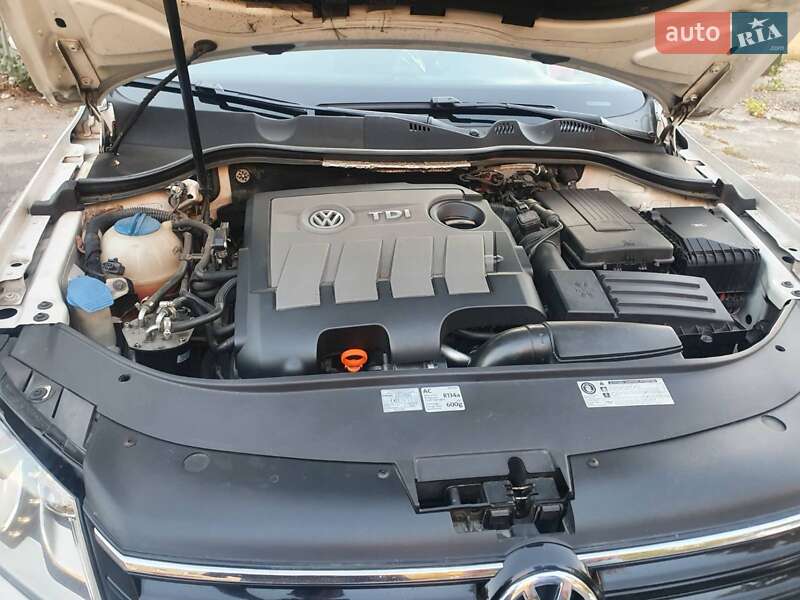 Универсал Volkswagen Passat 2011 в Киеве