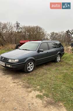 Универсал Volkswagen Passat 1995 в Браиловом