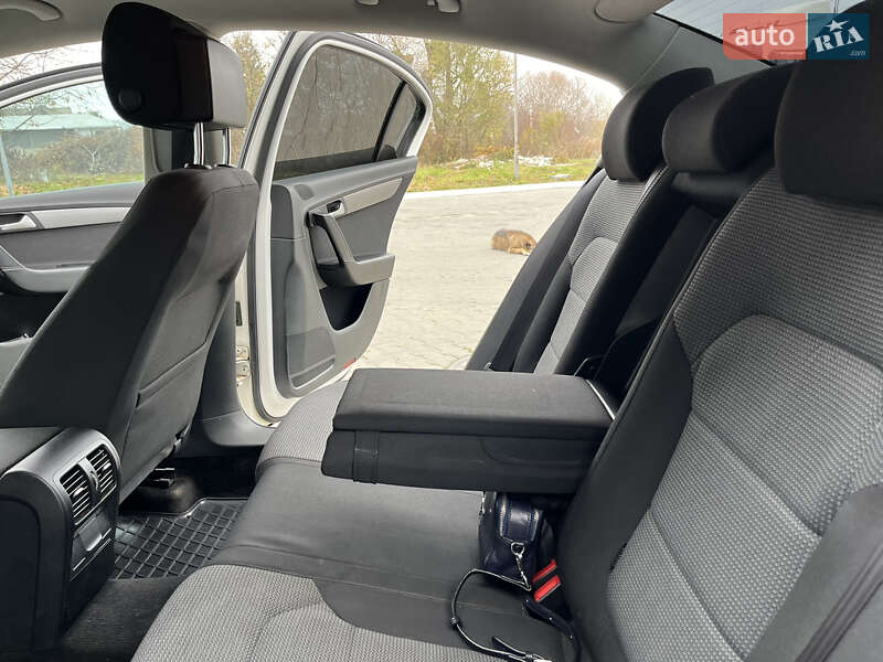 Седан Volkswagen Passat 2011 в Чернівцях фото 9 Седан Volkswagen Passat 2011 в Чернівцях