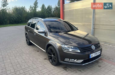 Універсал Volkswagen Passat 2012 в Нововолинську