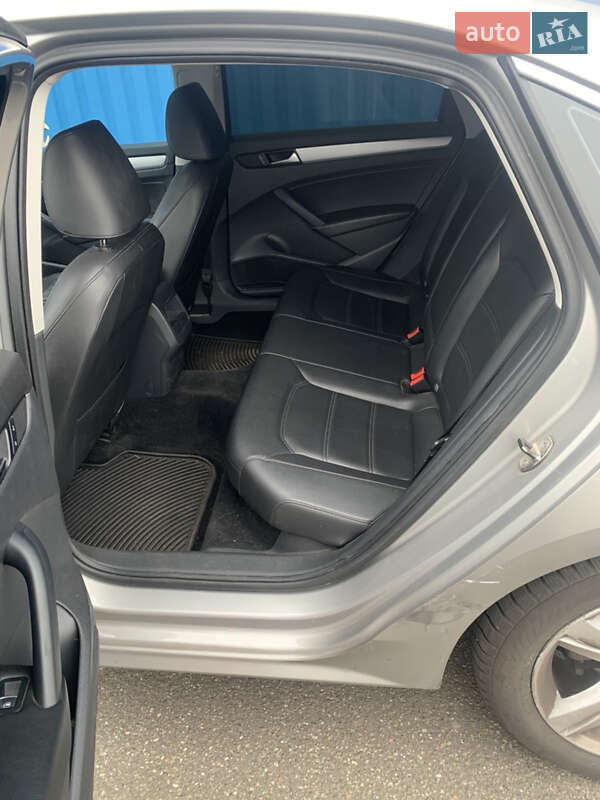 Седан Volkswagen Passat 2012 в Киеве