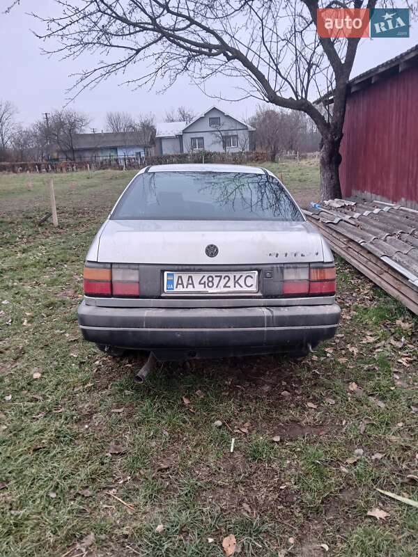 Седан Volkswagen Passat 1990 в Ивано-Франковске