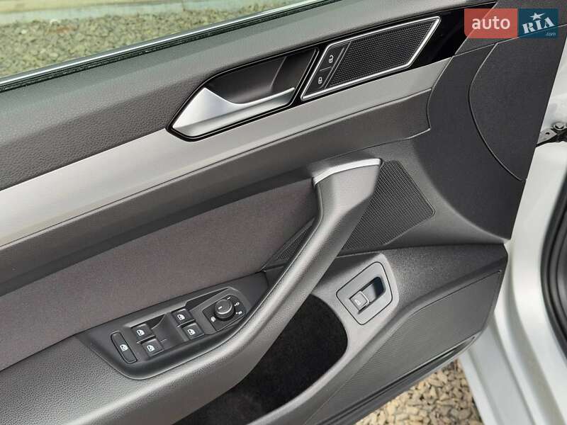 Универсал Volkswagen Passat 2018 в Киеве