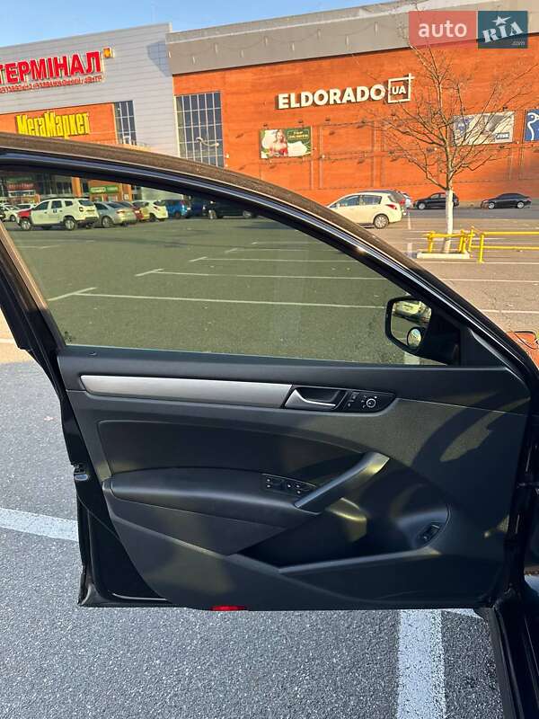 Седан Volkswagen Passat 2015 в Києві