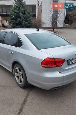 Седан Volkswagen Passat 2012 в Дніпрі