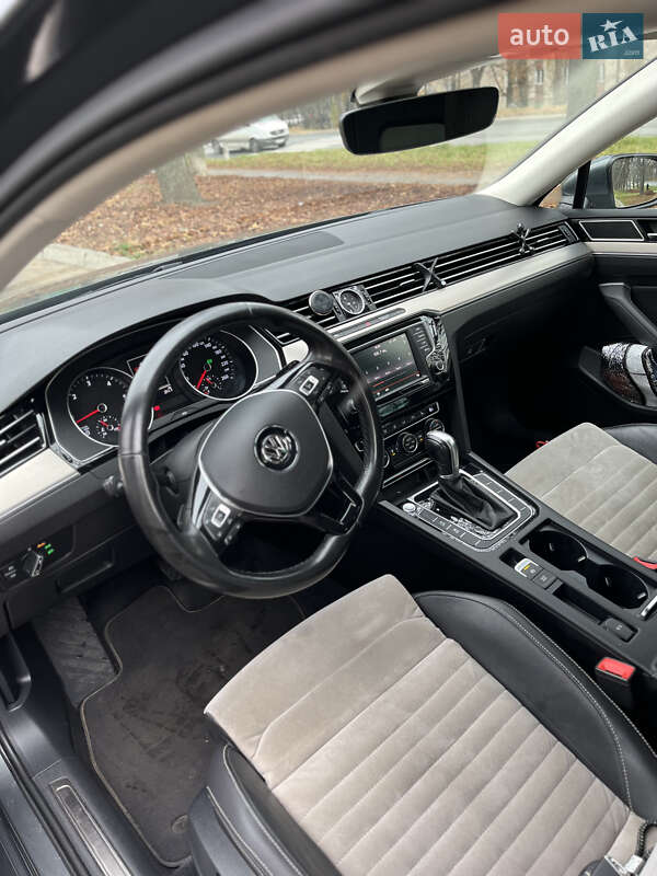 Универсал Volkswagen Passat 2016 в Хмельницком