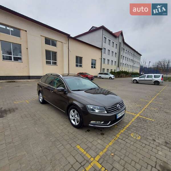 Універсал Volkswagen Passat 2012 в Хмельницькому