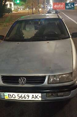 Седан Volkswagen Passat 1995 в Киеве