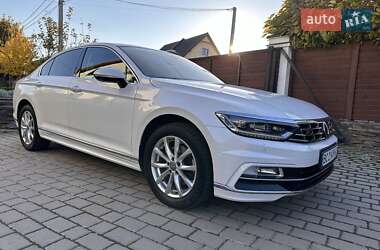 Седан Volkswagen Passat 2018 в Львові