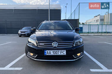 Універсал Volkswagen Passat 2011 в Києві