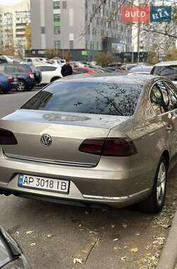 Седан Volkswagen Passat 2012 в Киеве