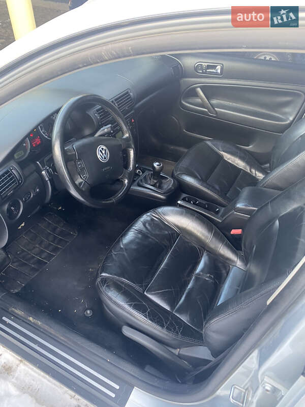 Седан Volkswagen Passat 2002 в Долине