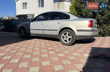 Седан Volkswagen Passat 1999 в Киеве