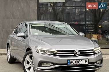 Седан Volkswagen Passat 2019 в Ужгороді