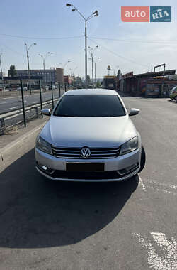 Седан Volkswagen Passat 2013 в Києві