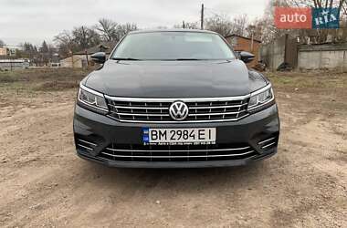 Седан Volkswagen Passat 2017 в Ромнах