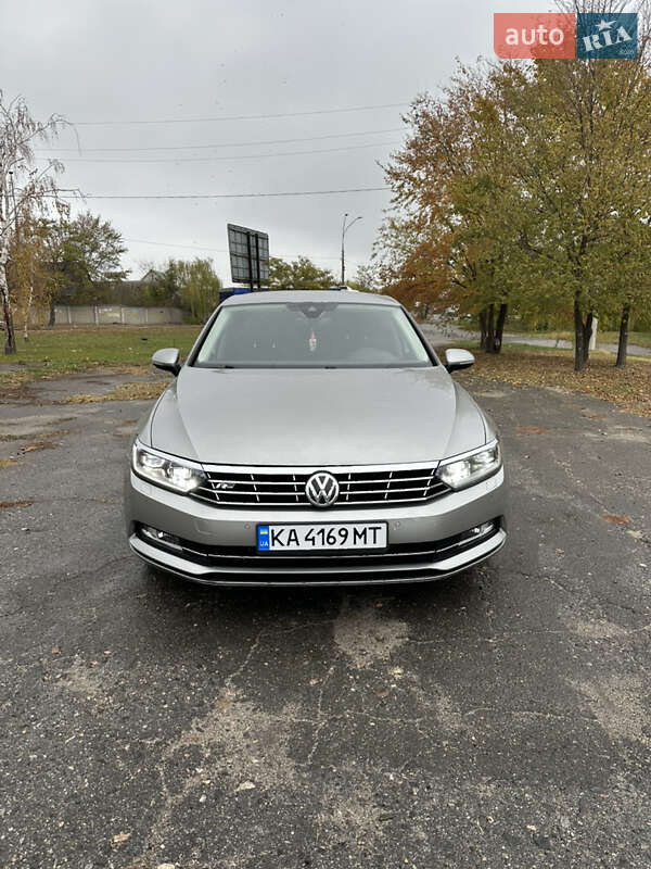 Седан Volkswagen Passat 2015 в Николаеве