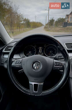 Універсал Volkswagen Passat 2011 в Одесі