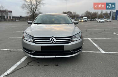 Седан Volkswagen Passat 2012 в Днепре