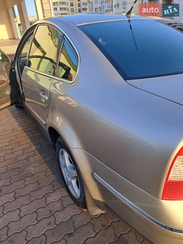 Седан Volkswagen Passat 2005 в Стрые