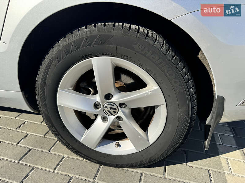 Седан Volkswagen Passat 2011 в Бершаді