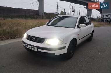 Седан Volkswagen Passat 1998 в Киеве