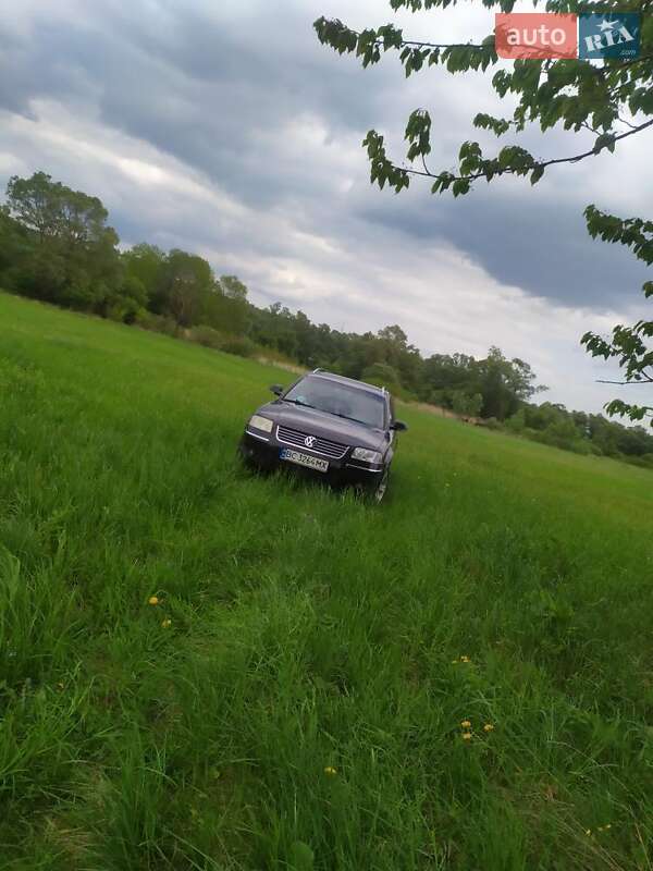 Універсал Volkswagen Passat 2004 в Миколаєві