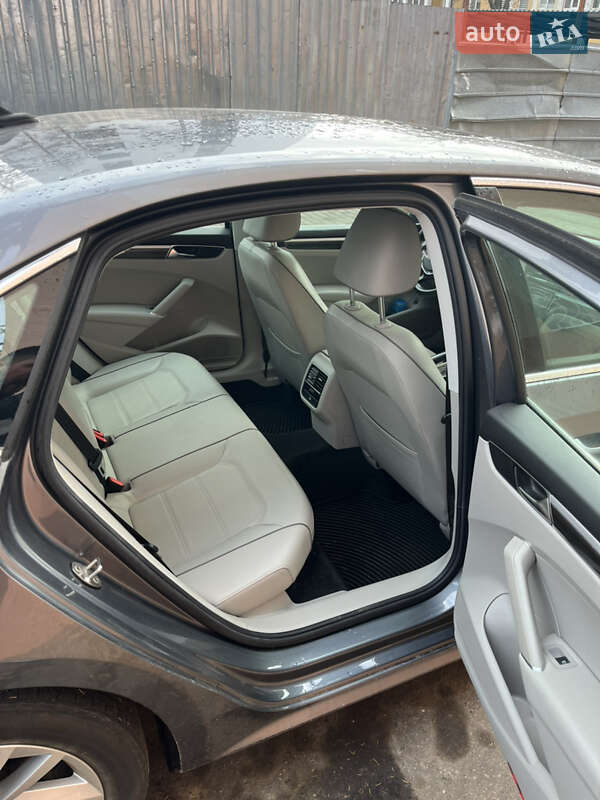 Седан Volkswagen Passat 2017 в Харькове