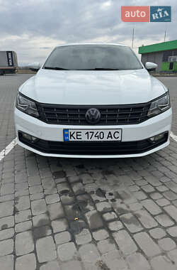 Седан Volkswagen Passat 2016 в Новомосковске