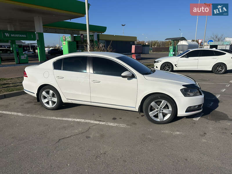 Седан Volkswagen Passat 2011 в Херсоні