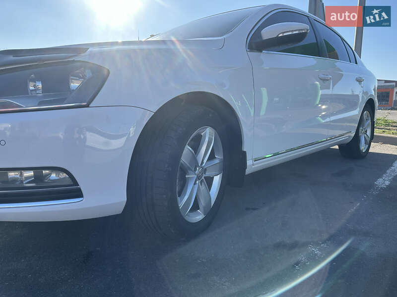 Седан Volkswagen Passat 2011 в Херсоні