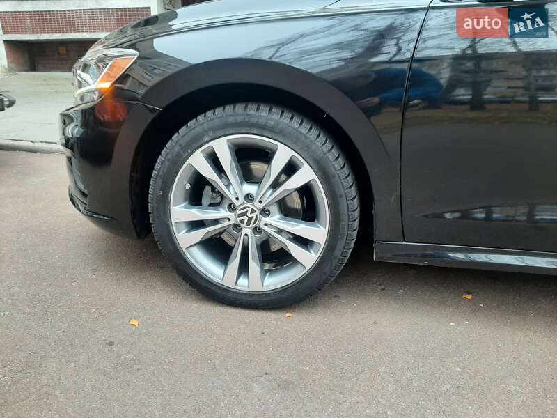 Седан Volkswagen Passat 2020 в Славутиче