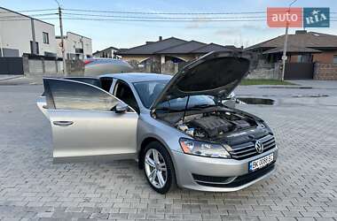 Седан Volkswagen Passat 2014 в Ровно