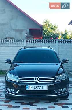 Универсал Volkswagen Passat 2011 в Ровно