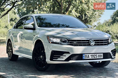 Седан Volkswagen Passat 2017 в Кропивницком