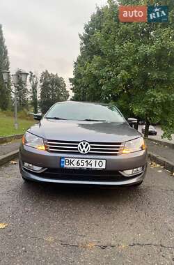 Седан Volkswagen Passat 2015 в Рівному