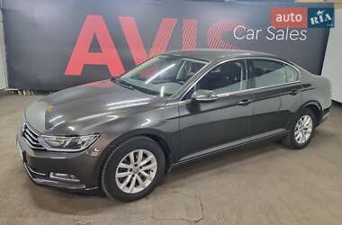 Седан Volkswagen Passat 2017 в Киеве