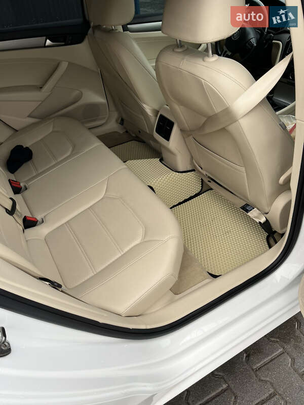 Седан Volkswagen Passat 2014 в Чернівцях