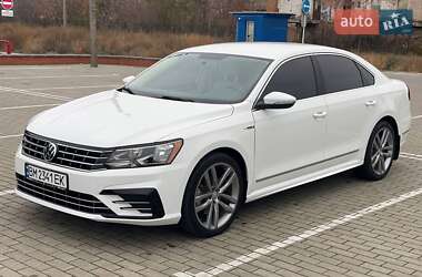 Седан Volkswagen Passat 2017 в Ромнах