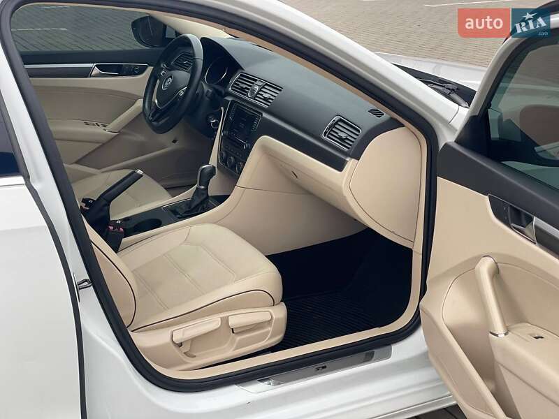 Седан Volkswagen Passat 2017 в Ромнах